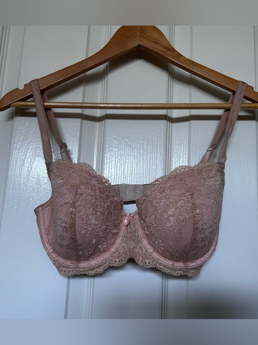 EUC Victoria's Secret Dream Angles - 
Nude Lace Underwire Bra - 32DD